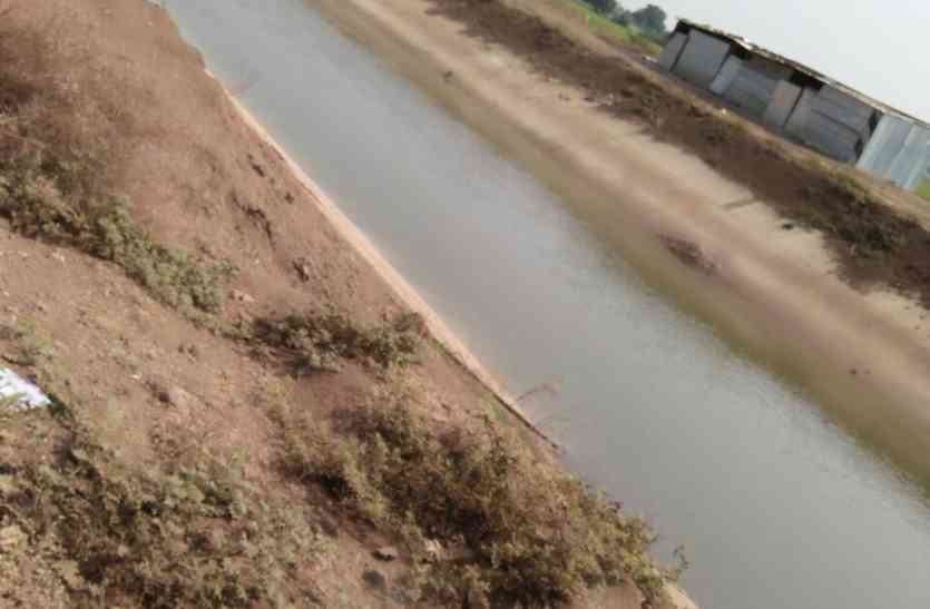 डैम से तवा बांयी तट नहर के गेट किए बंद डैम से तवा बांयी तट नहर के गेट किए बंद