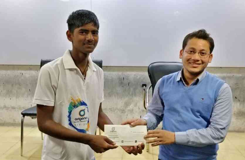 सपा जिला पंचायत सदस्य के बेटे ने राष्ट्रीय प्रतिभा खोज में प्रदेश में प्रथम स्थान हासिल कर बढ़ाया जिले का मान सपा जिला पंचायत सदस्य के बेटे ने राष्ट्रीय प्रतिभा खोज में प्रदेश में प्रथम स्थान हासिल कर बढ़ाया जिले का मान