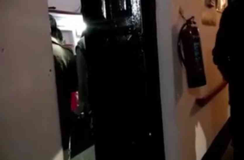 kannauj कहीं यह सत्ता का प्रभाव तो नहीं, पूर्व विधायक के बेटे पर दिखी पुलिस की दरियादिली