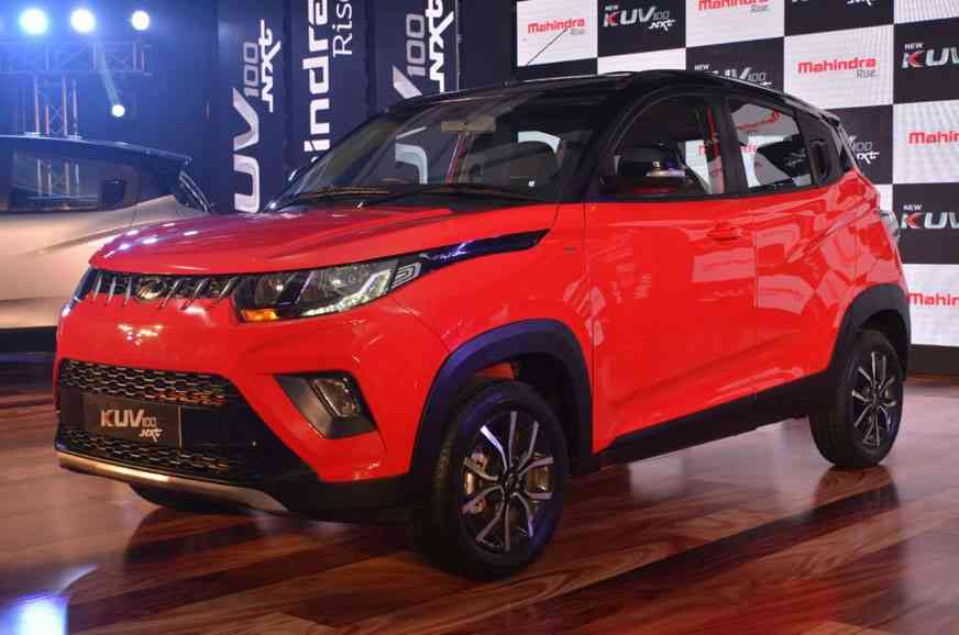 महिंद्रा ने लॉन्च की इलेक्ट्रिक केयूवी 100 क्लीन इलेक्ट्रिक मोबिलिटी की तरफ एक और कदम बढ़ाते हुए महिंद्रा एंड महिंद्रा ने अपनी नई इलेक्ट्रिक कॉम्पेक्ट एसयूवी लॉन्च कर दी। ऑटो एक्सपो 2018 में नई ई-केयूवी100 को प्रदर्शित किया गया। इसके अलावा, महिंद्रा ने कुछ और नए ईवी कॉन्सेप्ट और मौज़ूदा ई20 का एक अपडेटेड वर्जन भी पेश किया। ई-केयूवी 100 में ग्राहकों को एक इलेक्ट्रिक वीइकल के साथ एसयूवी का फायदा भी मिलेगा। यह इलेक्ट्रिक केयूवी 140 किलोमीटर की रफ्तार तक जा सकती है। कार में फास्ट चार्जिंग का विकल्प मिलता है जिससे यह एक घंटे से भी कम समय में 80 प्रतिशत तक रेंज बढ़ जाती है। नई एसयूवी का डिज़ाइन पिछली ईधन वाली केयूवी100 के जैसा ही है। और अंदर दिए जाने वाले इंजल को एक इलेक्ट्रिक मोटर से बदल दिया गया है। कंपनी का दावा है कि शहर के भीड़भाड़ वाले ट्रैफिक में ऑटो ट्रांसमिशन के साथ आने वाली केयूवी100 के साथ थकान मुक्त सवारी की जा सकेगी। महिंद्रा ई-केयूवी100 में स्मार्टफोन कनेक्टिविटी, रिमोट डायग्नोस्टिक, केबिन प्री-कूलिंग, लोकेशन ट्रैकिंग जैसे फीचर दिए गए हैं। इसके अलावा कार आपके ड्राइविंग पैटर्न और बैटरी स्टेटस को भी ट्रैक करती है। ऑटो एक्सपो 2018 में महिंद्रा ने ई20 एनएक्सटी भी लॉन्च की। यह ई20प्लस का अपग्रेड वर्जन है, जिसके बाहरी और अंदरूनी हिस्सों में बदलाव किया गया है। इसके अलावा इंफोटेनमेंट सिस्टम भी पहले से बेहतर किया गया है।
