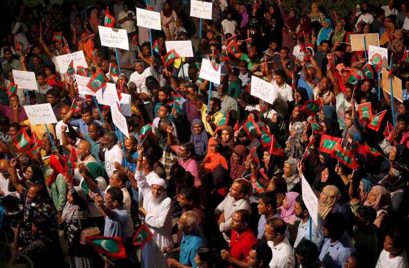 maldive crisis भारतीय समेत मालदीव में गिरफ्तार दोनों पत्रकार रिहा, सरकार ने उन्हें देश छोड़ने का दिया आदेश