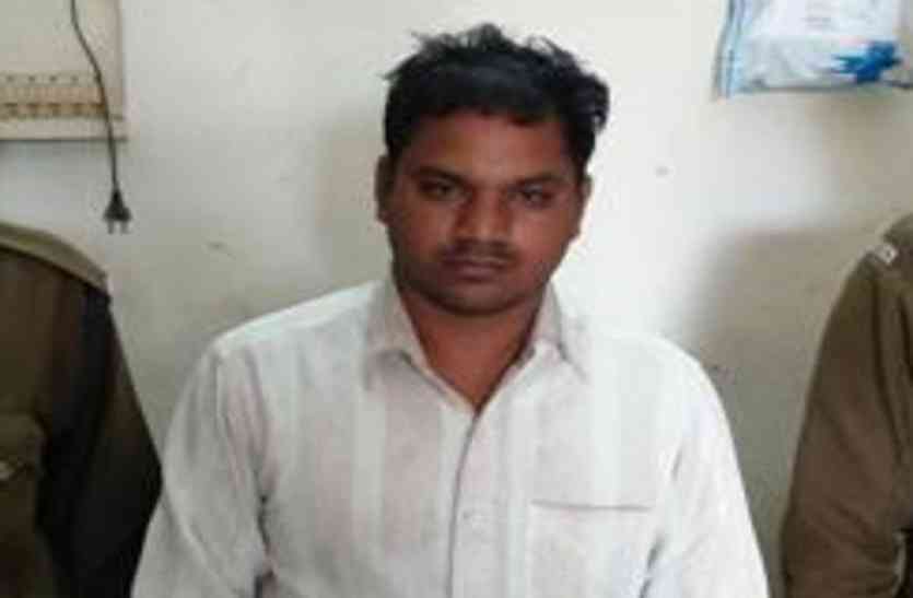 भारी मात्रा में नशीली दवाओं का परिहवन करते एक युवक को पुलिस ने पकड़ा है। सूचना पाकर मौके पर पहुंची पुलिस तो मिला नशीली दवाओं का जखीरा