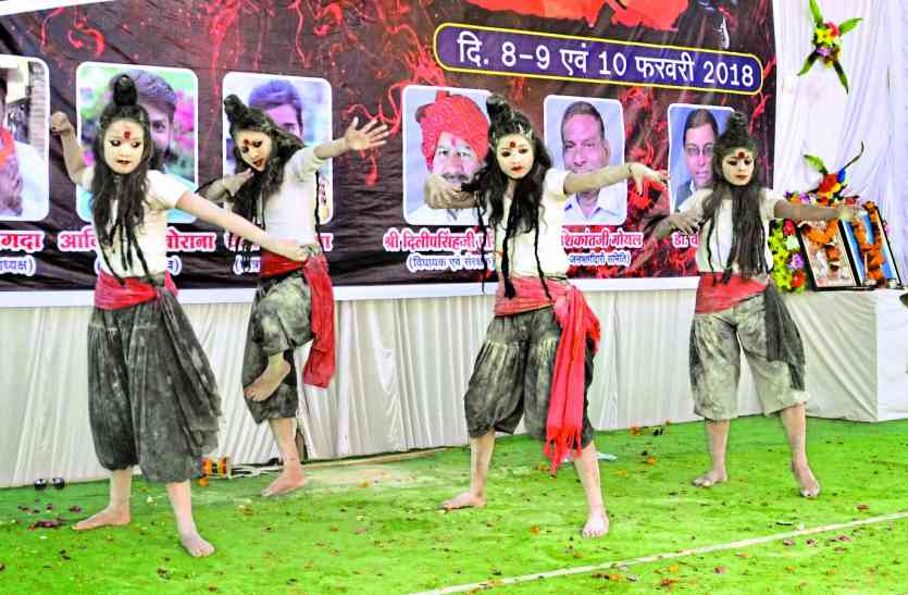 patrika किसी ने दिखाई नृत्य की भावभंगिमाएं तो किसी ने छेड़ा राग