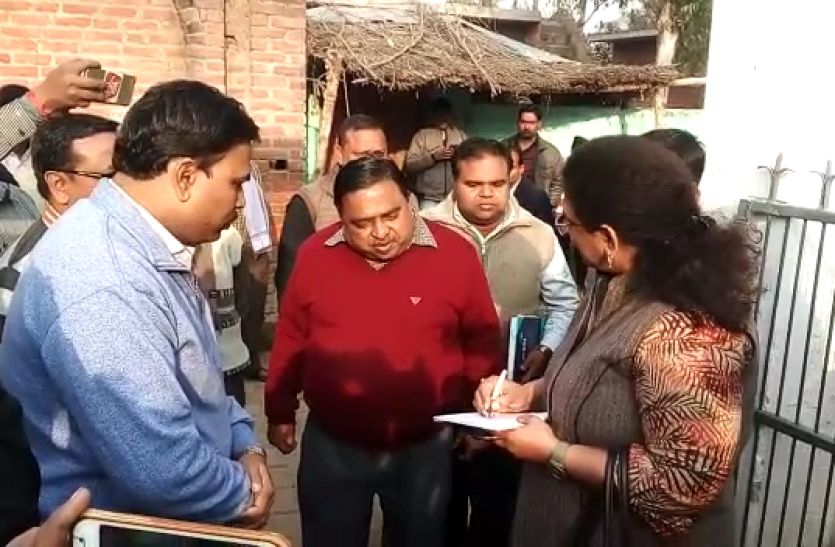 unnao इस गांव में कई युवाअों की टूट गई शादियां, साथ छोड़ रहे रिश्तेदार