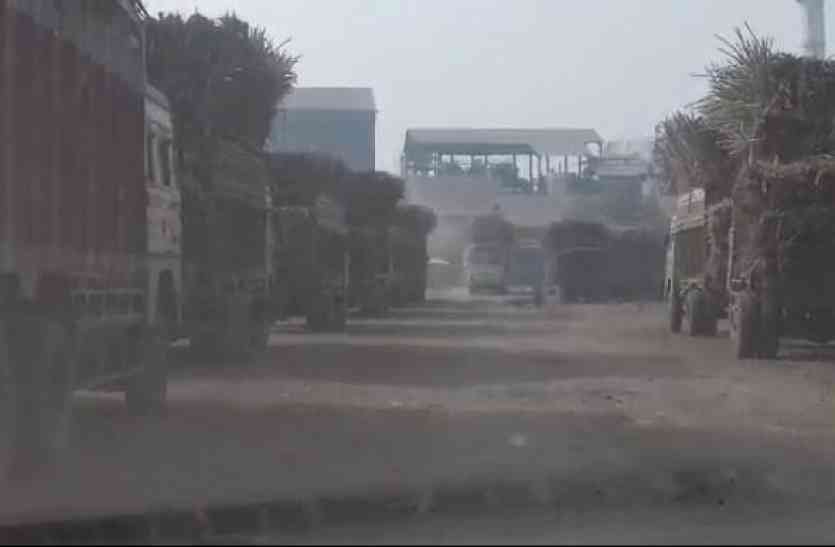 sitapur ओवरलोड वाहन पर रोक को पलीता लगाने में लगा आरटीओ विभाग