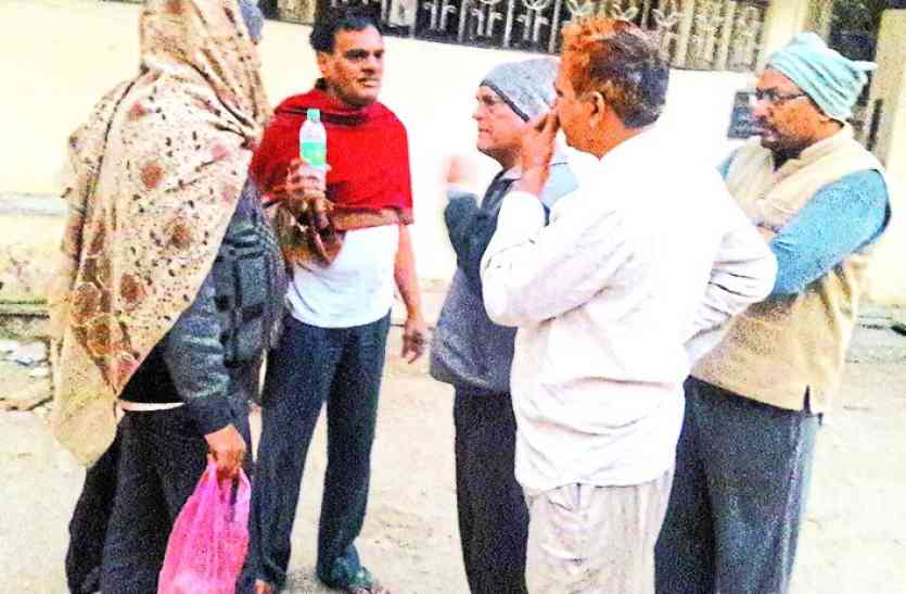 patrika जलदाय विभाग पिला रहा बीमारी ,सहायक अभियंता को सुनाई खरी-खोटी