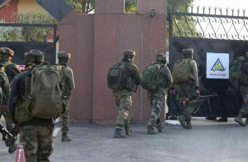 JAMMU जम्मू: सुंजवां हमले के बाद कैंप में छिपे हैं आतंकी, बिल्डिंग को उड़ाने की तैयारी में सेना