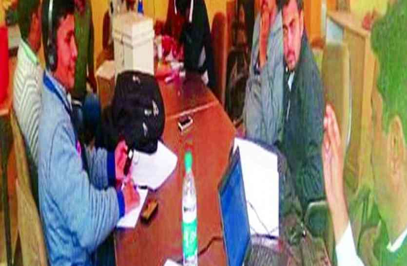 acb caught mnrega engineer taking bribe अलवर में एसीबी ने एईएन को रिश्वत लेते हुए रंगे हाथों पकड़ा, इसके लिए मांगी थी रिश्वत