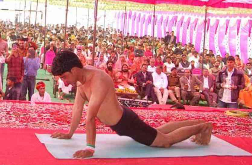 world record in Jhunjhunu झुंझुनूं में 7.55 मिनट में 100 बार सूर्य नमस्कार कर बनाया वर्ल्ड रिकॉर्ड
