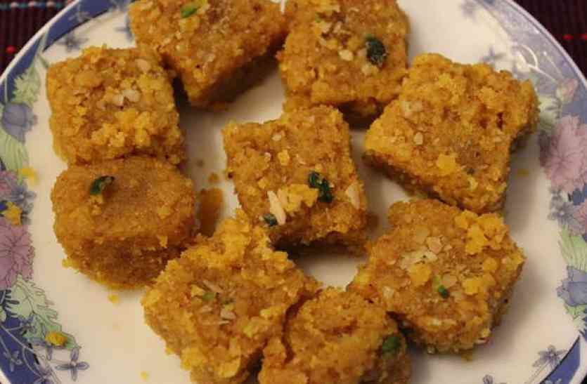 daliya barfi मेहमानों को भी खिलाएं दलिए की बर्फी