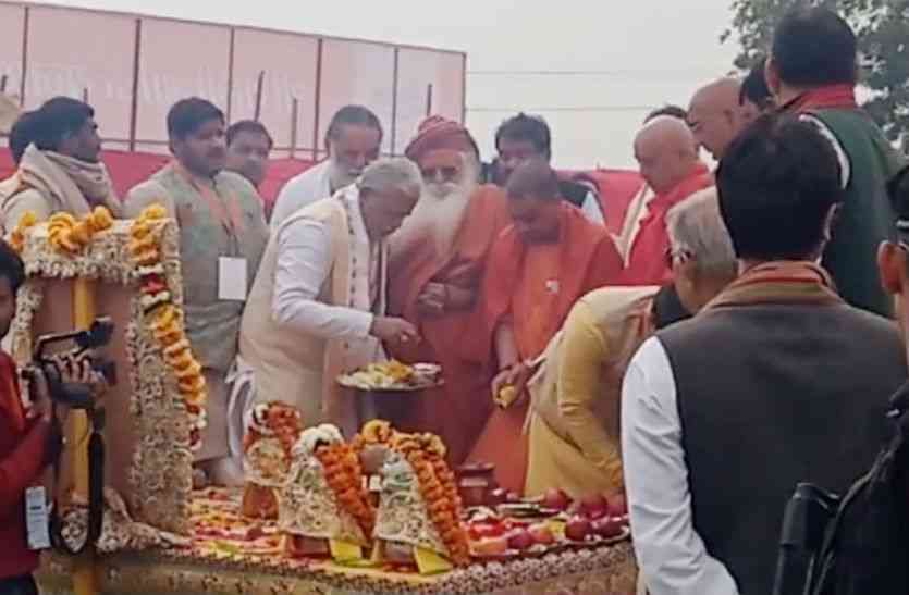 मुख्यमंत्री योगी आदित्यनाथ मुख्यमंत्री योगी ने वृंदावन में किया महामना गौ ग्राम का भूमि पूजन