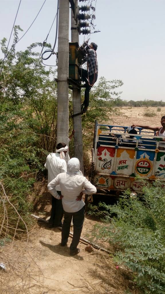 Two days of uneven showers spoiled electricity system दो दिन की बेमौसम बारिश ने बिगाड़ दी विद्युत व्यवस्था