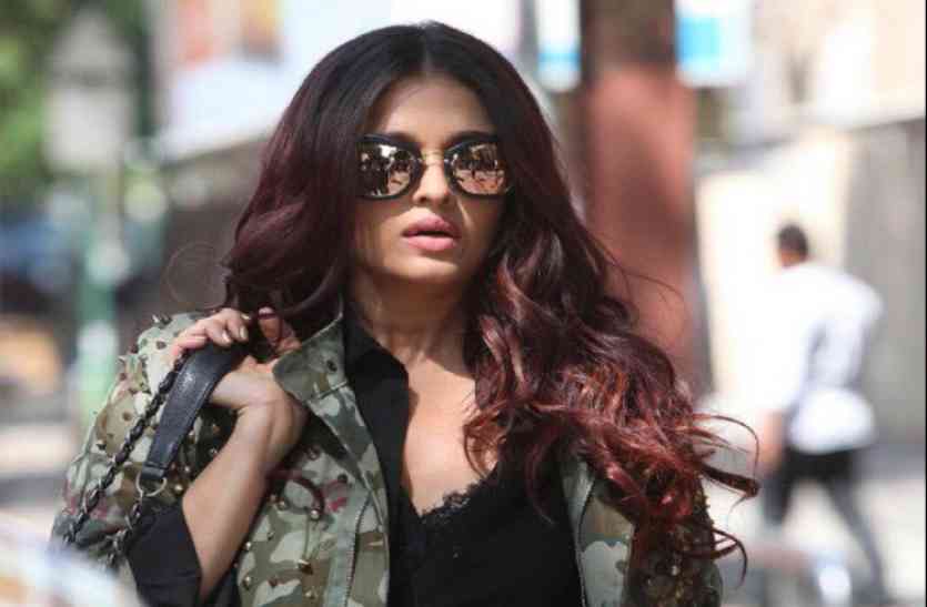 Aishwarya Rai Bachchan ‘फन्ने खां’ के फर्स्ट लुक मे ऐश बिखेर रही हैं जलवा, अभिषेक को दिया वैलेंटाइन का ये तोहफा!!