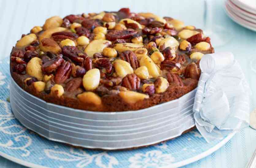 fruit and nuts cake अपने वेलेंटाइन के साथ काटें फ्रूट एंड नट्स केक