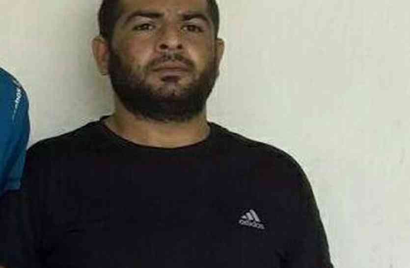 police arrest most wanted gangster hariya in palwal of haryana कुख्यात गैंगस्टर हरिया गुर्जर ने पुलिस के सामने किया आत्म समर्पण, हरियाणा के पलवल से पकड़ा, जानिए पूरी खबर