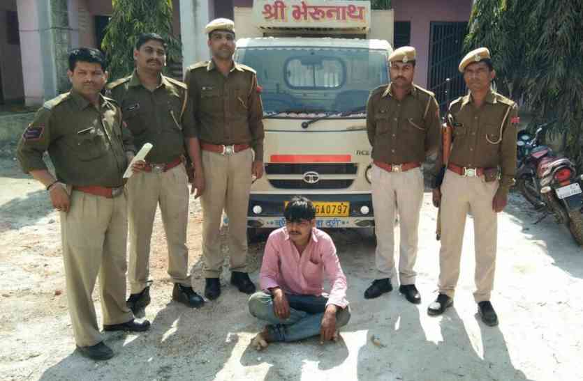 pratapgarh लोडिंग टेंपो चोरी कर भाग रहा था नशेड़ी