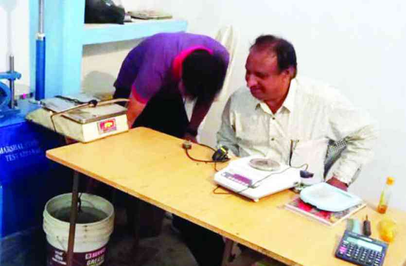 lab test उठे विवाद के बाद लैब में हुआ मटेरियल चेक