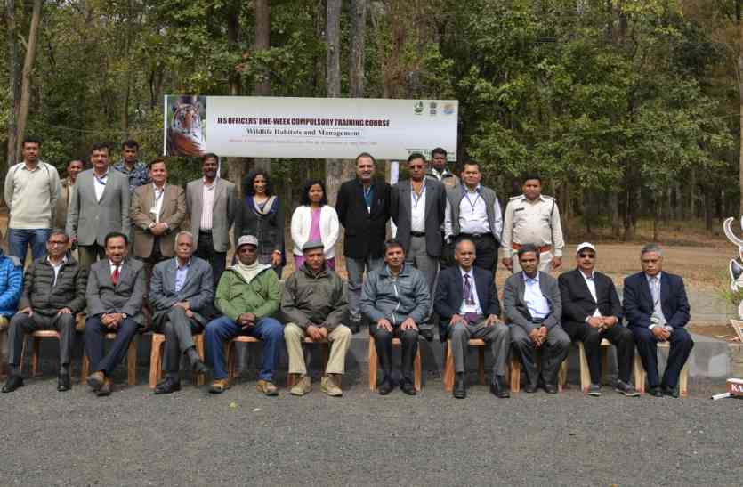 Know, why did Kanha Park, the officials of 13 states? जानिए, आखिर क्यों गए13 राज्यों के अधिकारी कान्हा पार्क??