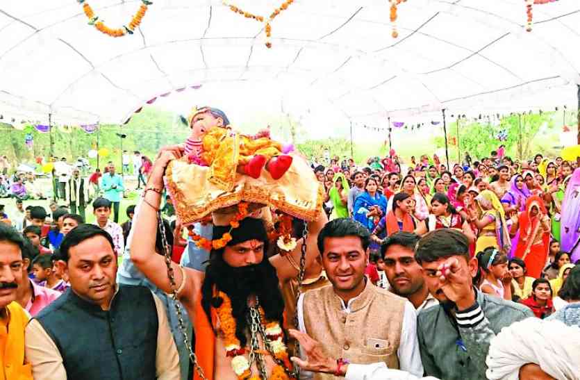 krishna अवैध पार्किंग से की लाखों की उगाही