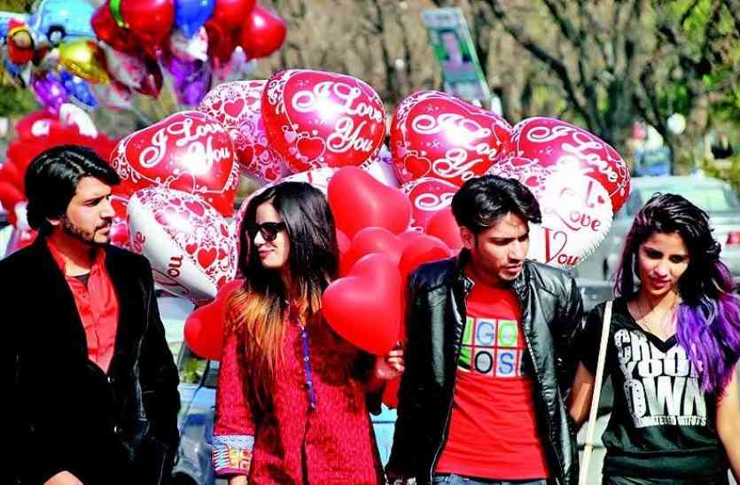 Valentine celebration Special at udaipur 2018 Valentine Special 2018: उदयपुर में इस वजह से बिना डर के लोगों ने किया अपने प्रेम का इजहार, कुछ इस अंदाज में मनाया वेलेन्टाइन डे