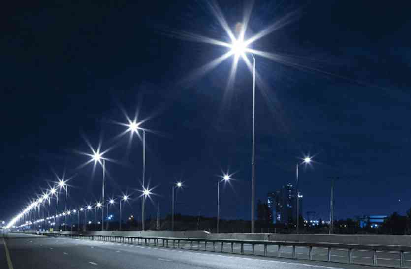 Electricity corporation has not got the money from the road lights for विद्युत निगम को एक साल से नहीं मिला रोड लाइट का पैसा, आखिर क्यो?