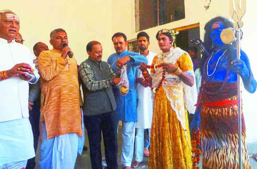 ramcharitmanas chaupai news in hindi Chitrakoot National Ramayan Mela आचरण में उतारें मानस के संदेश, तभी मिलेगी शांति, ये है राष्ट्रीय रामायण मेला के दूसरे दिन का व्याख्यान