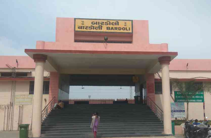 Patrika photo जीएम साहब- ट्रेनों के ठहराव को दिखाओ हरी झंडी