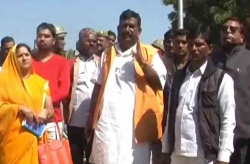 Block Pramukh सपा के कदौरा ब्लाक प्रमुख की बची सीट, कोरम पूरा न होने पर नहीं हुआ अविश्वास