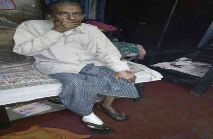 Kolkata west Bengal नशे के लिए पैसे नहीं देने पर शराबी बेटे ने किया पिता पर जानलेवा हमला