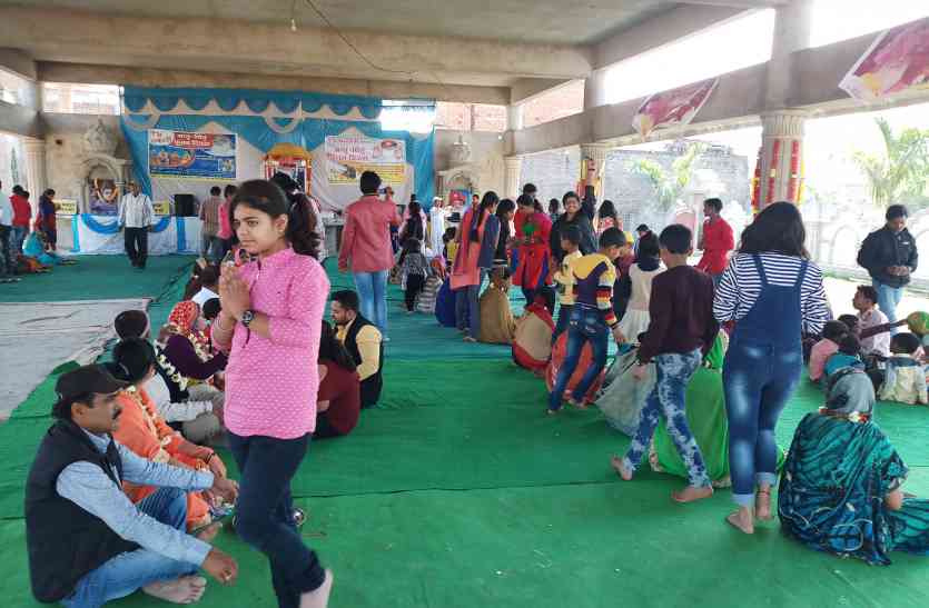 Chhatarpur माता-पिता पूजन दिवस : आंखों से छलके वात्सल्य, स्नेह और ममत्व के आंसू