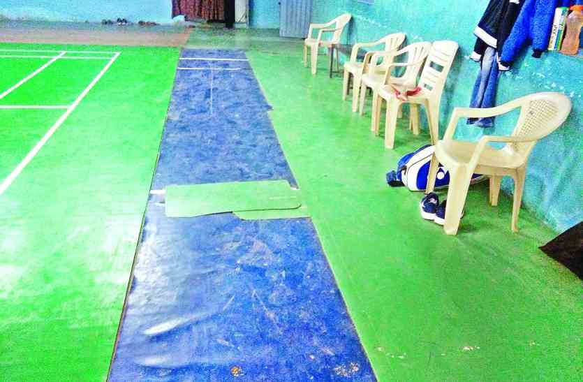 dhar दुर्दशा पर आंसू बहा रहा 80 लाख का हॉल