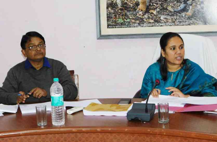 DM Shital Verma स्वास्थ्य सेवाओं की समीक्षा में विभाग की खुली पोल, इन कर्मचारियों पर गिरी गाज