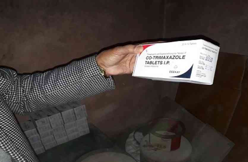 moradabad मुरादाबाद से सप्लाई हो रहीं थीं आधे यूपी में नकली दवाईयां, ड्रग्स विभाग के छापे से खुली पोल