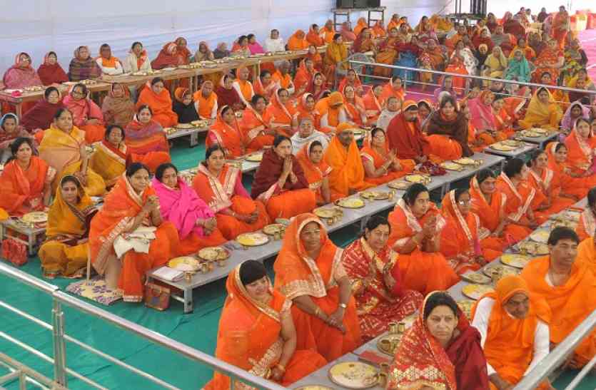 panchkalyan घटयात्रा जुलूस में गूंजा 'जय जिनेंद्र'