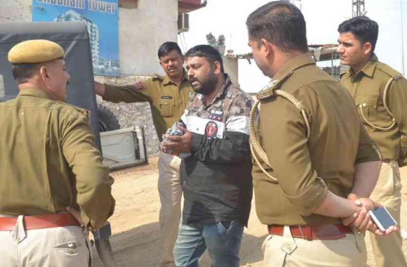 Illegal mining of gravel in Kota बजरी खनन माफियाओं की दादागिरी , कार्रवाई करने पहुंचे सहायक परिवहन निरीक्षक को धमकाया