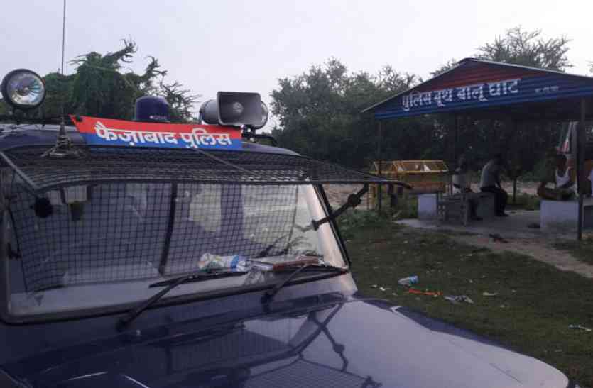 Sub Inspector Faizabad Police Suspended for Smoothie Case प्यार के जाल में फंसाती थी दो महिला ठग दरोगा जी करते थे वसूली जांच के बाद हुए सस्पेंड