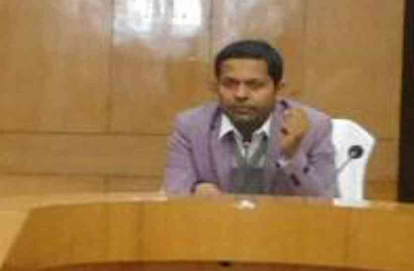 lucknow हैसियत सर्टिफिकेट में खेल की शिकायत पर भड़के हाकिम, मातहतों की लगाई क्लास