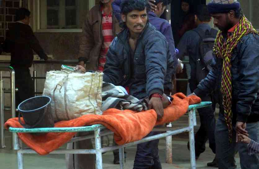 hospital Hamidia Hospital : वेतन ना मिलने से नाराज कर्मचारी अघोषित छुट्टी पर, GMC ने खड़े किए हाथ