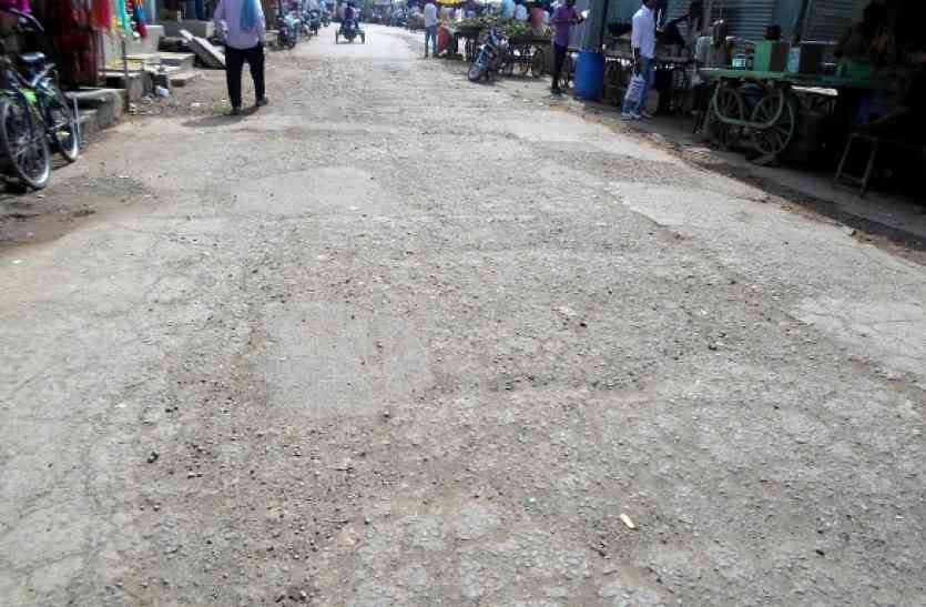 Negligence of nagar panchayat नगर परिषद नहीं करा रही सड़क निर्माण योजनाओं का क्रियांवन