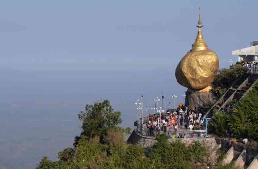 Golden rock आस्था का प्रतीक बना गोल्डन रॉक, सालों से बिना हिले रहस्यमयी तरीके से बैठा है नोंक पर