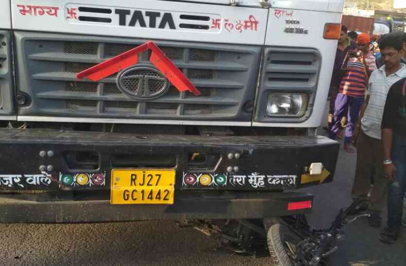 accident at pratapnagar udaipur उदयपुर के प्रतापनगर पर कॉलेज छात्र के साथ हुआ ऐसा हादसा कि जिसने देखा द्रवित हो उठा, पेसिफिक कॉलेज से छात्र कर रहा था पढ़ाई