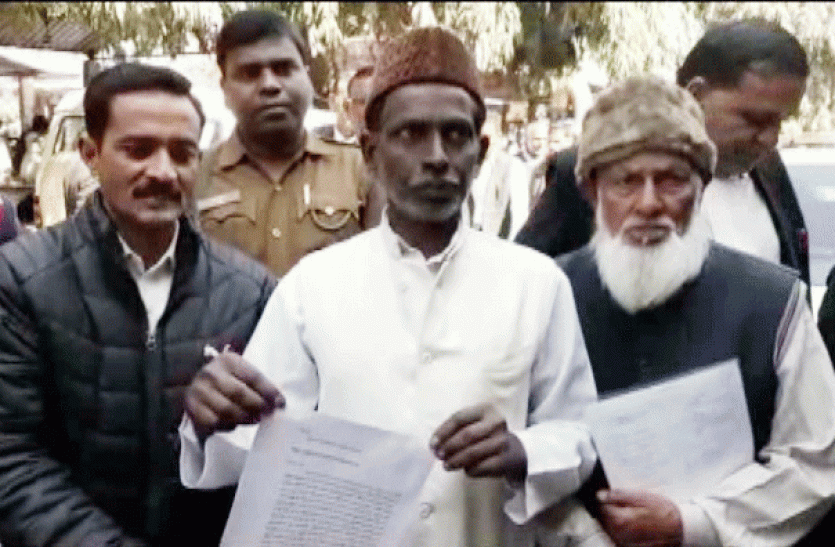 Babari pakshkar Iqbal Ansari sought protection from CM Yogi Adityanath सुलह समझौते की रांह में जान का खतरा महसूस कर रहे हैं बाबरी के पक्षकार इकबाल अंसारी मांगी सुरक्षा