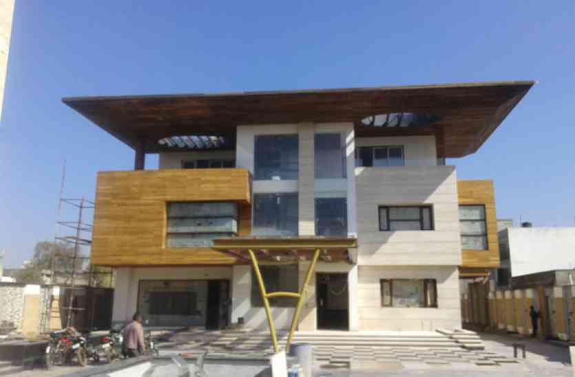 32 crores bungalow Video : 32 करोड़ का आलीशान बंगला बनवा रहा था कोल व्यवसायी, भीतर है 2 स्वीमिंग पुल भी, आईटी की नजर में चढ़ा