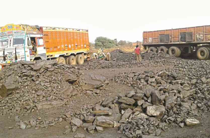 coal 5 सील कोल डिपो को पुलिस ने खोला, 2230 टन कोयला जब्त
