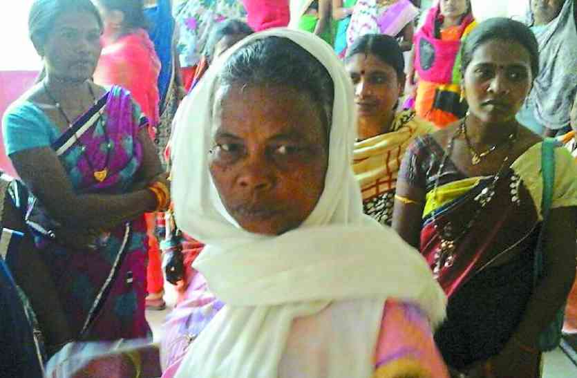 स्टाफ नर्स व वार्ड आया ने किया अभद्र व्यवहार, भड़की मितानिन फिर उठाया यह कदम... इस अस्पताल के नर्स व आया पर लगा ऐसा घिनौना आरोप, आप भी चौक जाएंगे सुनकर
