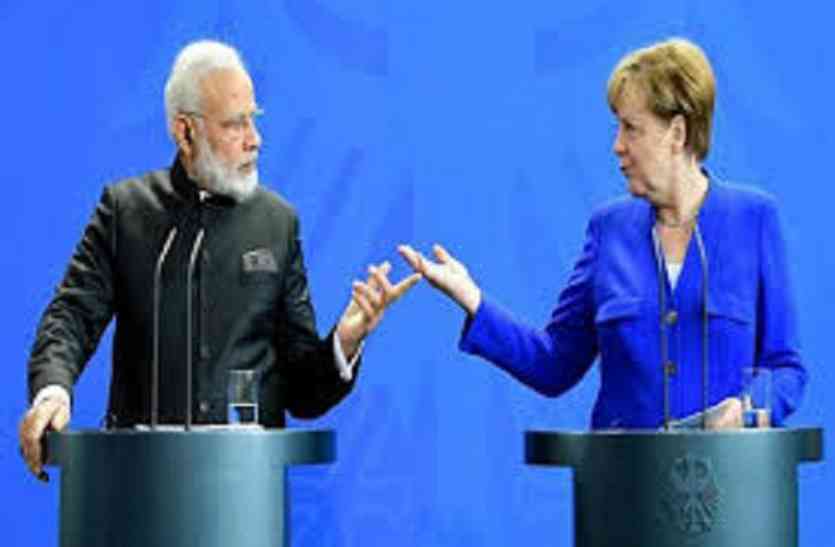 PM Narendra Modi and German Chancellor Angela Merkel बनारस की मेहमान बनेगी जर्मनी की चांसलर एंजेला मर्केल