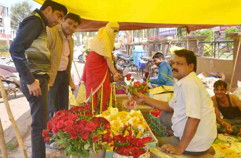 patrika देखें नीमच में क्यों रतलाम का गुलाब ५० रुपए में बिका एक