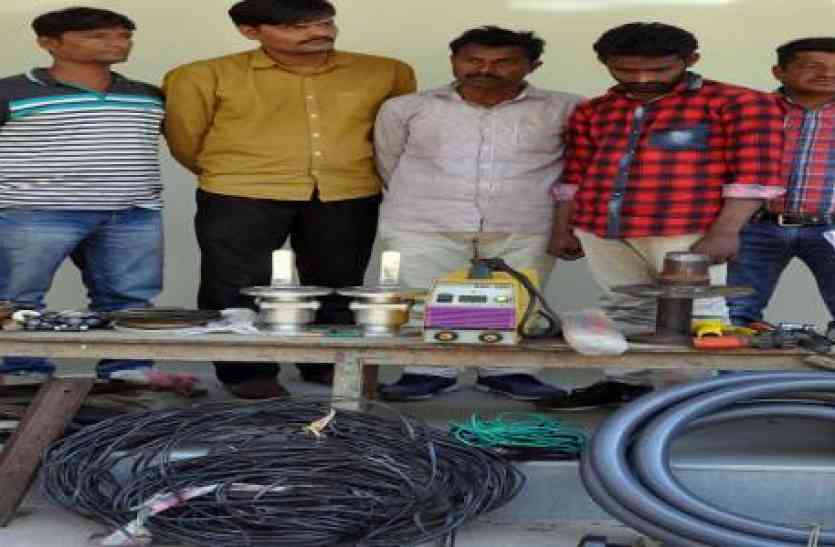 oil theft accused ओएनसीजी पाइप लाइन से ऑयल चुराने जा रहे गिरोह को पकड़ा