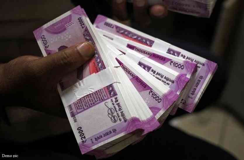 salary 3289 पीईईओ ने दिया शिक्षकों व स्टाफ को वेतन