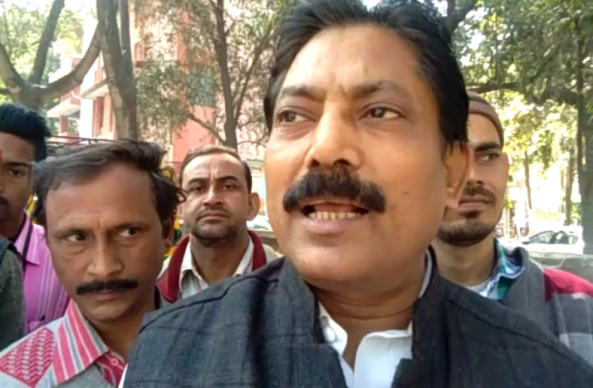 unnao जीएसटी के खिलाफ व्यापारियों का आंदोलन, कहा- सात महीने से जीएसटी पोर्टल नहीं कर रहा काम